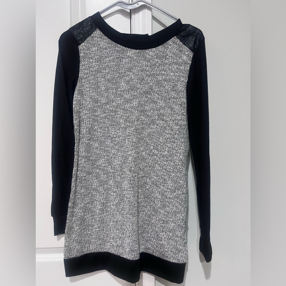 Women's Black and Gray Tunic Top